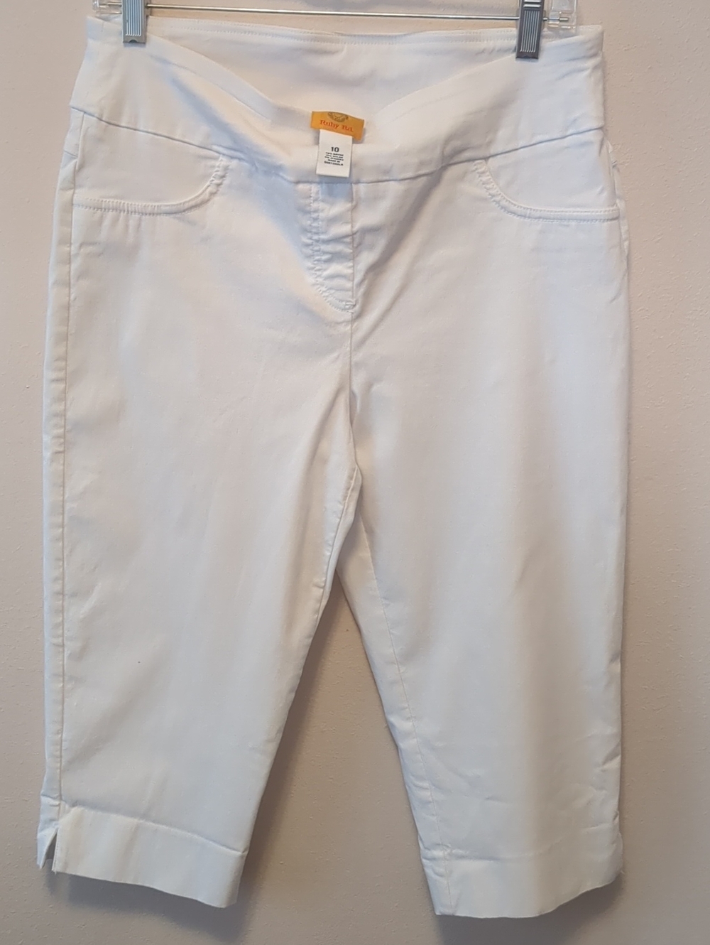 Ruby Rd. White Cropped Jeans